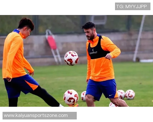 布斯克茨携妻儿共庆退役仪式迈阿密球迷齐聚致敬 布斯克茨携妻儿共庆退役仪式迈阿密球迷齐聚致敬